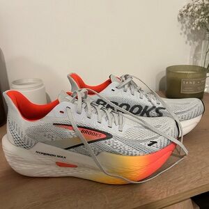 Brooks Hyperion Max 2
